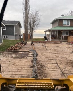 It’s been an amazing year so far, and the weather has been a part of that! Yes that’s open water on Pigeon Lake near the end of Nov! Dropped a few piles in for 2 separate guest houses. #helicalfoundation #screwpilefoundations #alberta #lakelife #screwpile #helicalpile #yegconstruction #thisisthelife